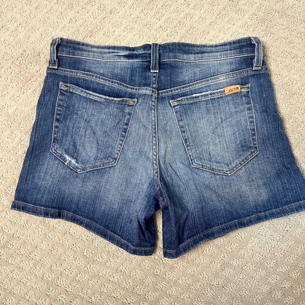 Sz 26 Joe’s Jean shorts medium wash mid rise with stretch 4.5” inseam